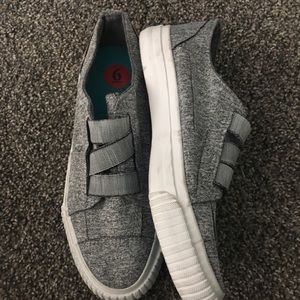 Gray shoes size 6
